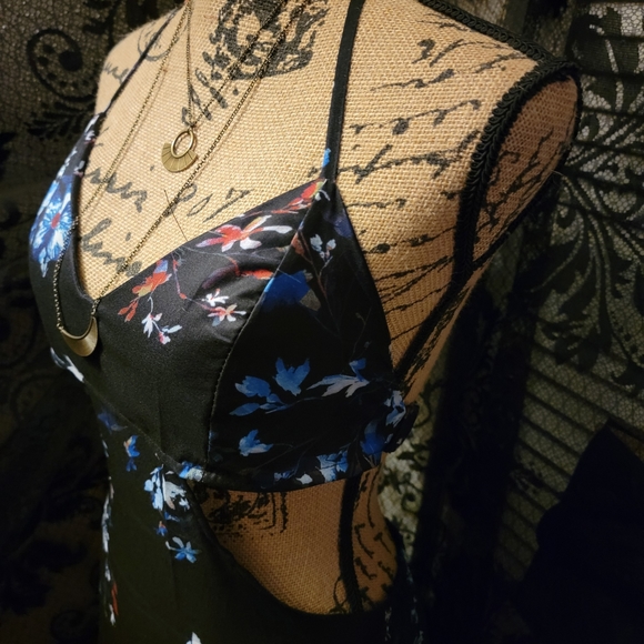 Dress - Picture 7 of 9